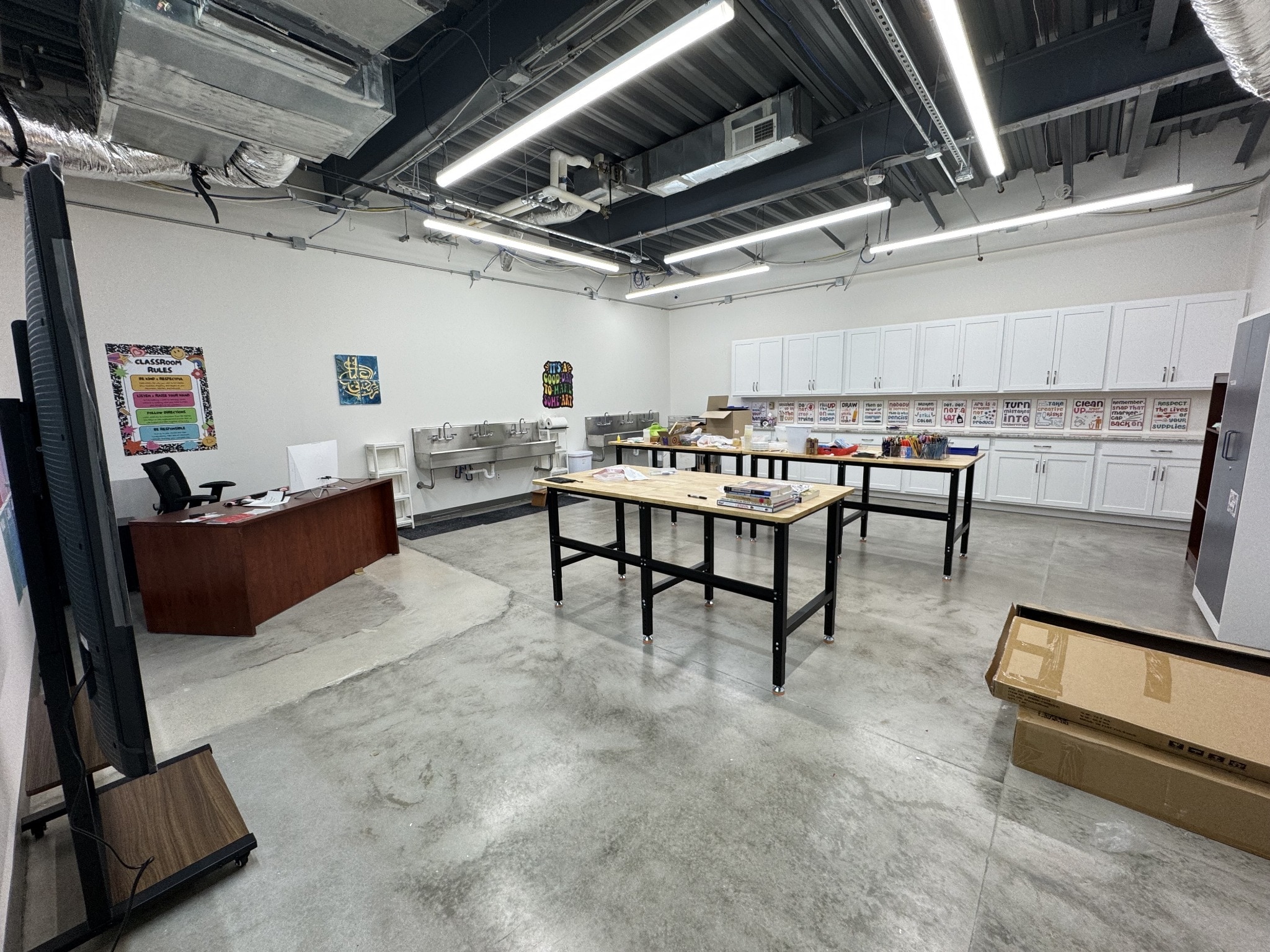 Best Workbenches for Art Studios and Creative Classrooms in 2025.jpg
